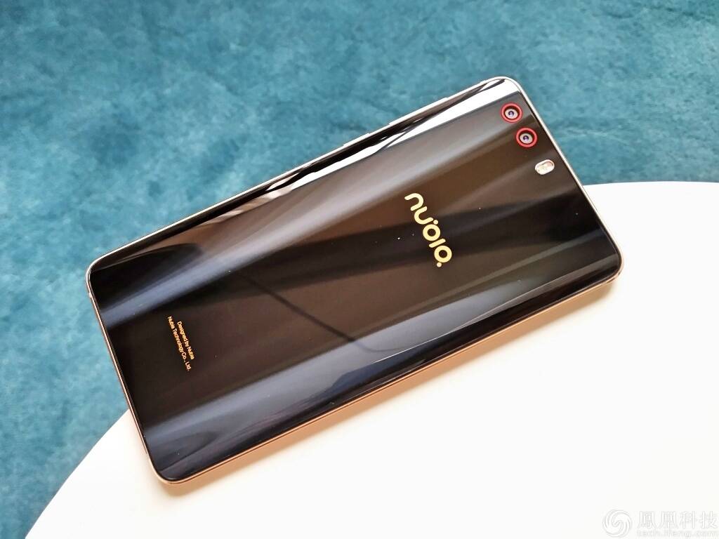 nubia z17 minis黑金图赏:努比亚背面最美的手机没有之一