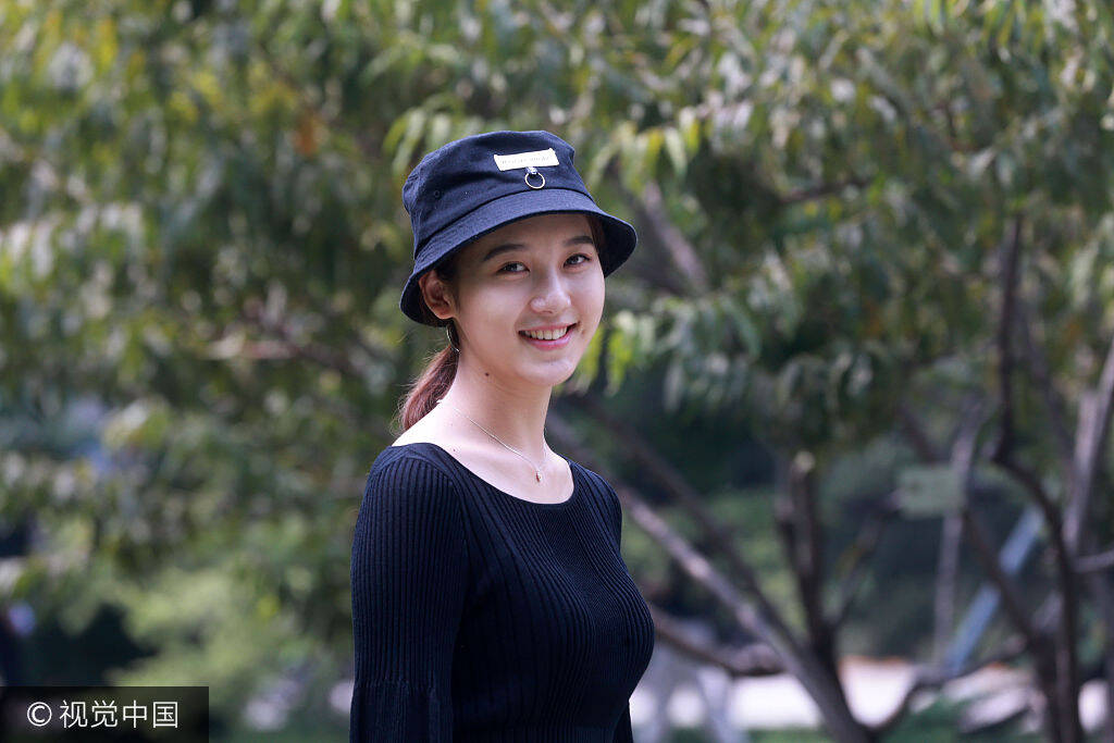 1/8 2017年9月2日讯,北京,2017年北影新生报到,高颜值美女集结养眼吸