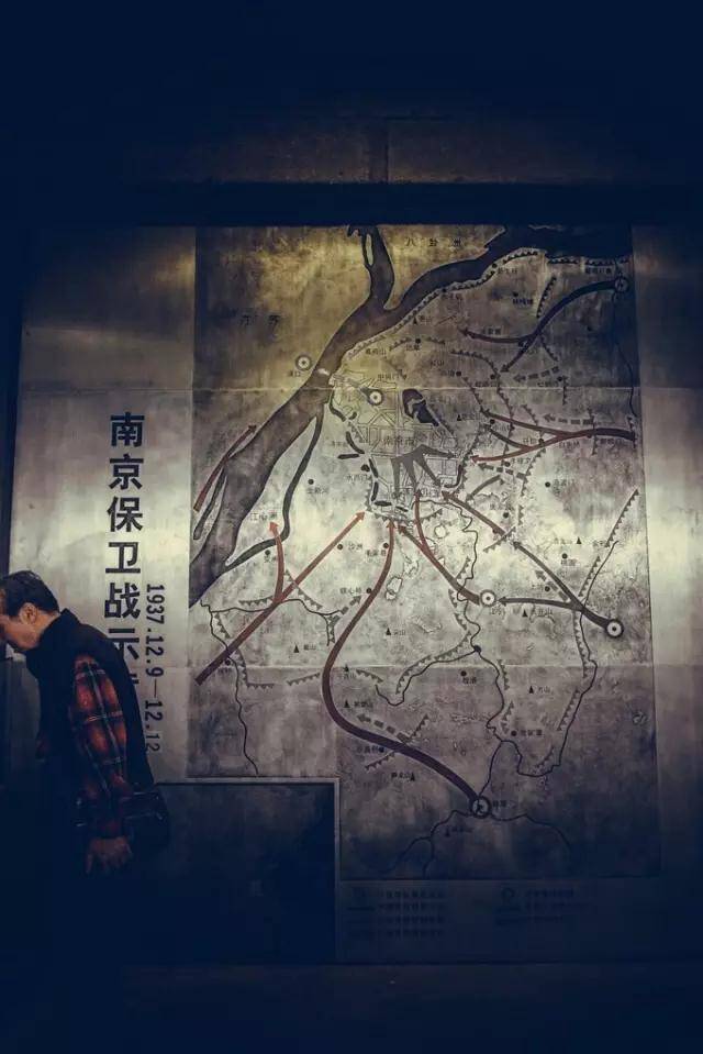 拒当家业去卖掉,拾荒亿万市长甘当"馆奴"为哪般?的索里亚性感内衣装扮图片
