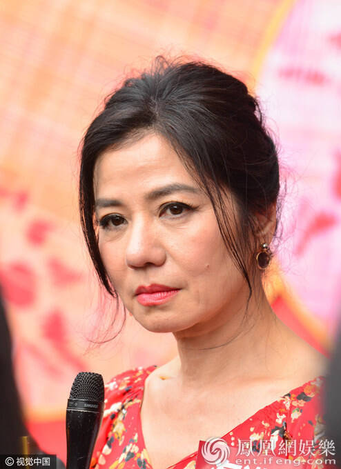 57岁钟楚红难逃岁月摧残 自谦现在不懂演戏