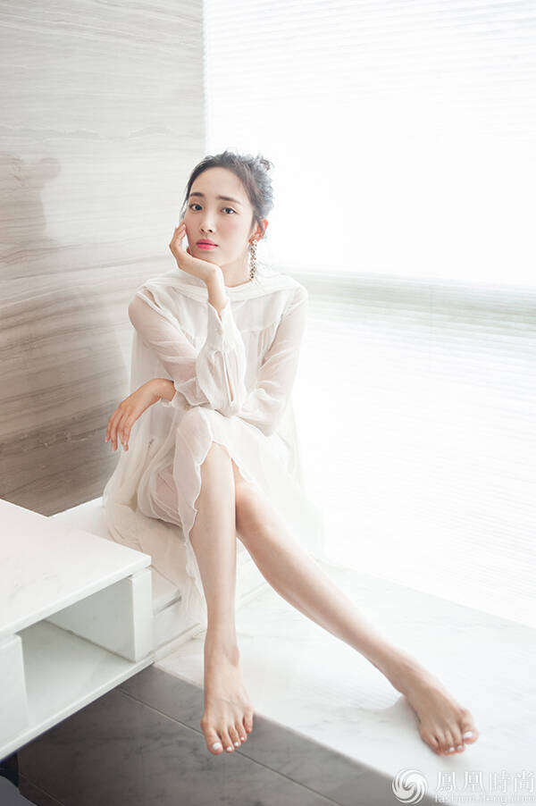 "百变神婆"王紫璇活动照惊艳网友
