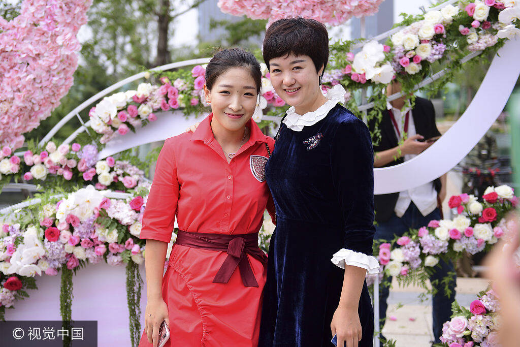 李晓霞婚礼成国乒大聚会 重要嘉宾却未现身