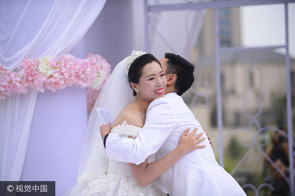 李晓霞婚礼成国乒大聚会 重要嘉宾却未现身
