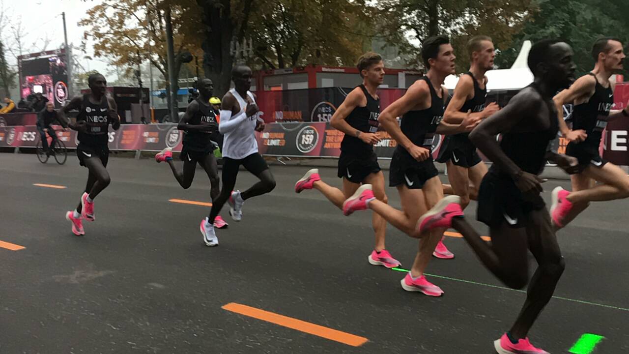 基普乔格以1:59:40的成绩跑进2小时,完成ineos 1:59挑战赛,成功打破