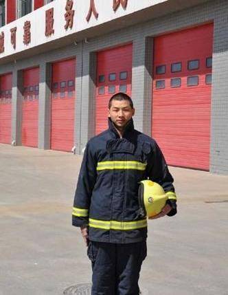 牺牲消防员家属:只想闻闻被子上儿子的气息