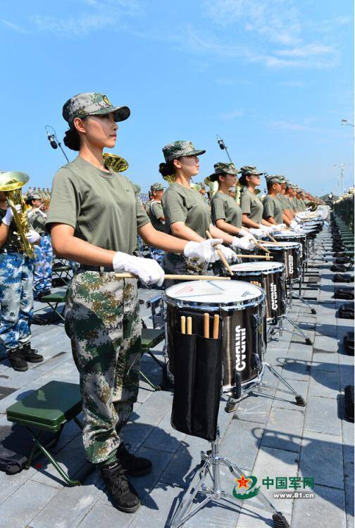 抗战阅兵女兵的日常训练画面