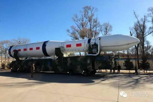 中国一箭20星火箭运输车曝光 载重超百吨自动行驶