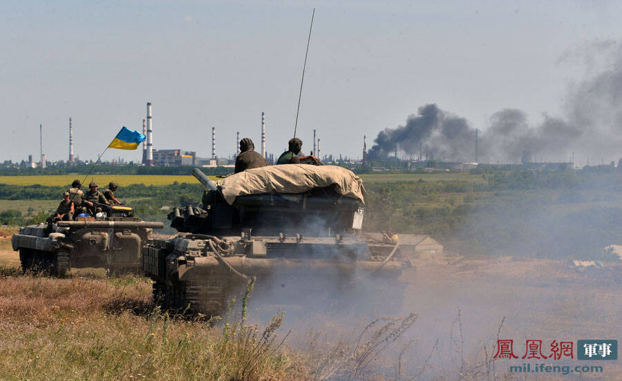 mh17遭击落难阻战争:乌军t-64增援卢甘斯克