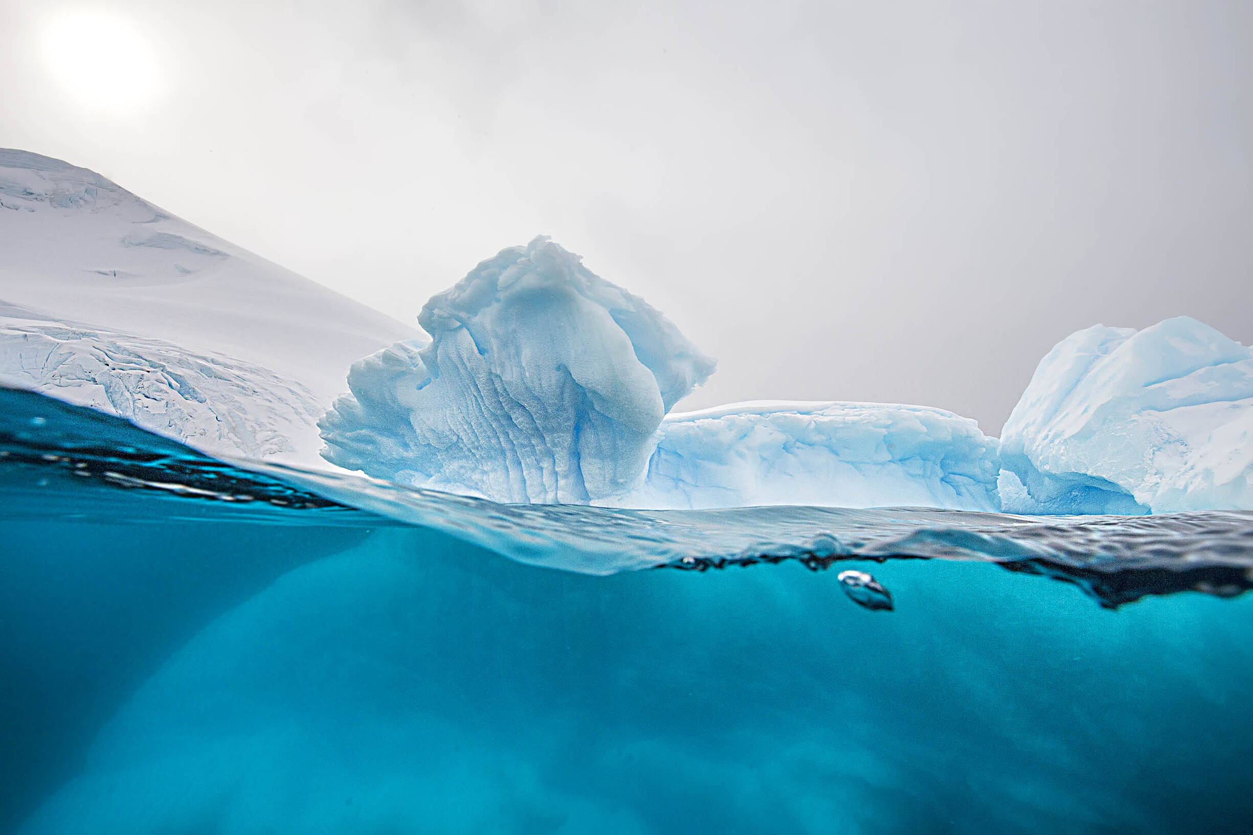 南极冰川下的美景