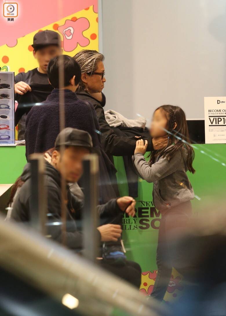 陈可辛变虎爸教育爱女 和陈是知当街“过招”_手机凤凰网