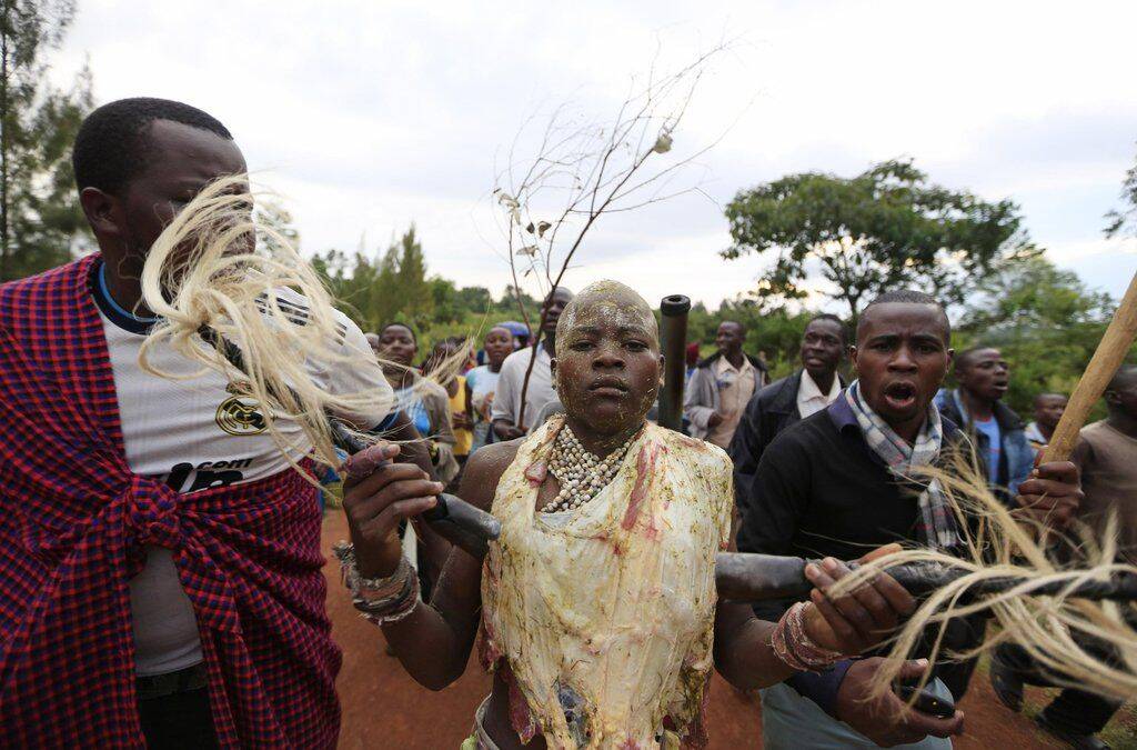 肯尼亚部落的割礼仪式照片