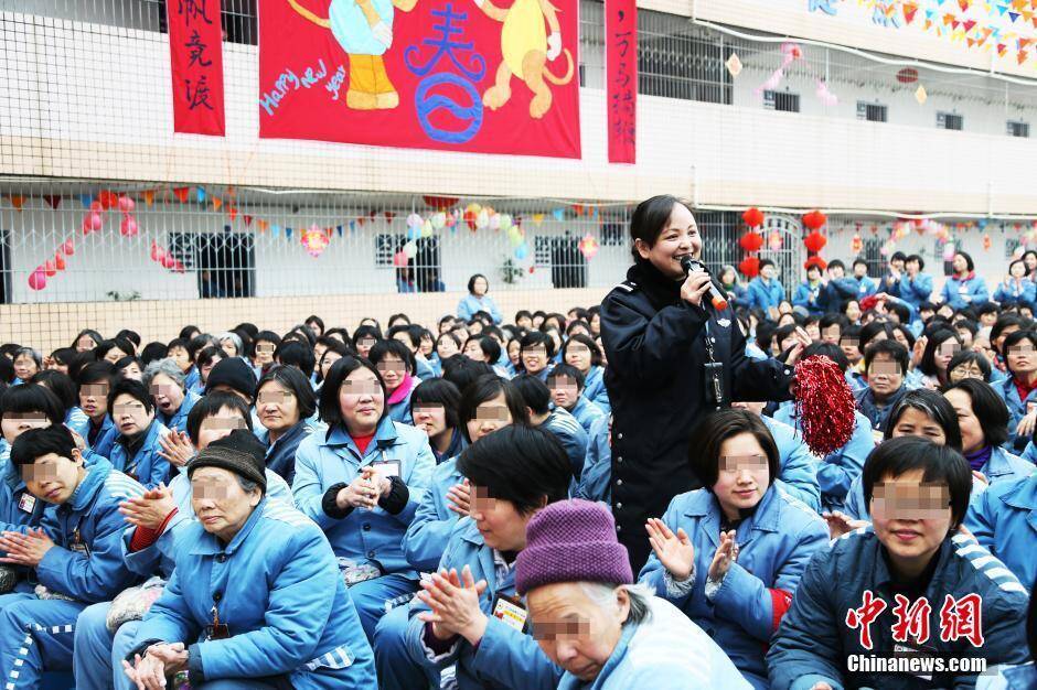 成都女子监狱新春联欢会现场