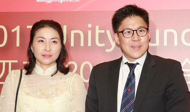 郭晶晶邹市明李小鹏携CP出席慈善宴 展不同