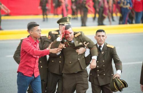 保镖拼死保护!委内瑞拉总统躲过炸弹无人机刺