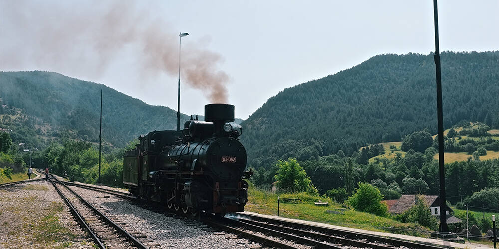 塞尔维亚：乘一条伟大的山岳铁路 探访传奇木头村寨｜全球GO