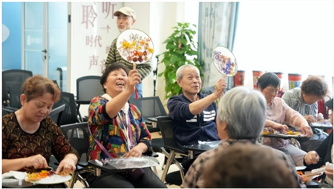 用“聚一聚”打开居家养老新方式,用“帮一帮”解决日常生活困扰,欢乐友道正成为老人好伴侣-聚一聚下一句