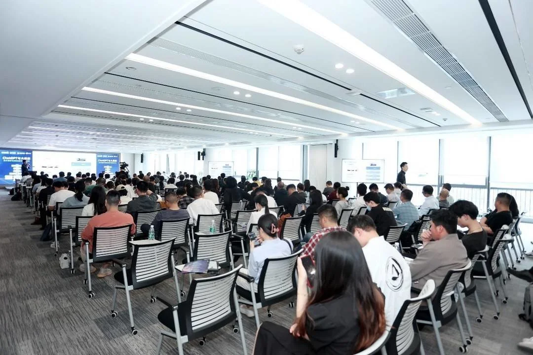ChatGPT引领第四次科技革命?国内大模型元年讨论热议,成都发力打造人工智能高地 ChatGPT引领第四次科技革命?国内大模型元年讨论热议,成都发力打造人工智能高地