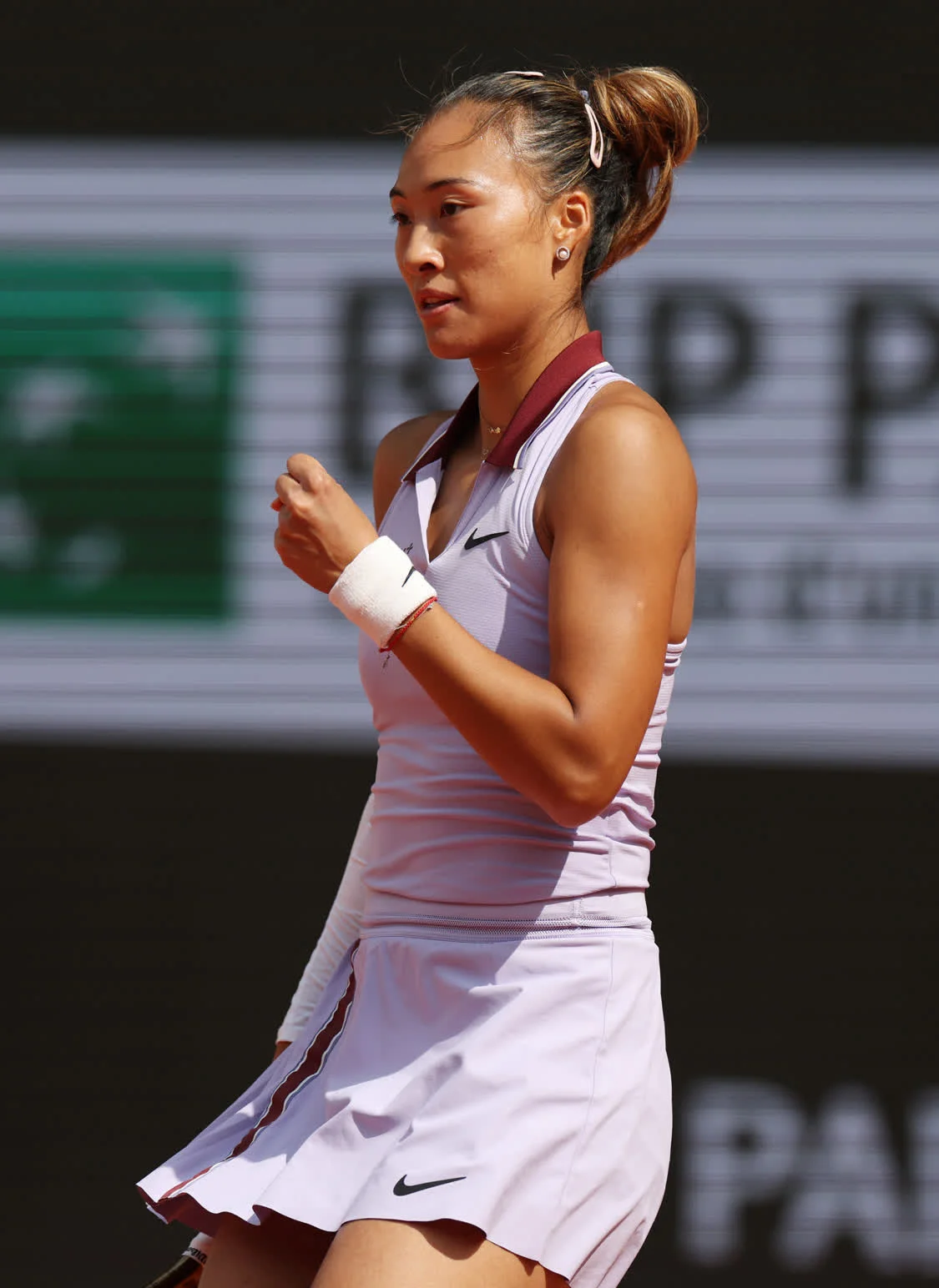 法网女单四分之一决赛:郑钦文对阵萨巴伦卡(4)