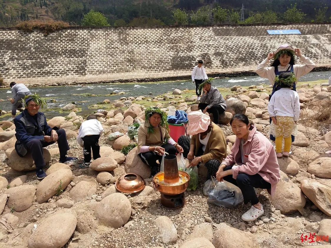 大场面!凉山会东数万人“斗”清明,绵延10余公里插图4 大场面!凉山会东数万人“斗”清明,绵延10余公里插图4