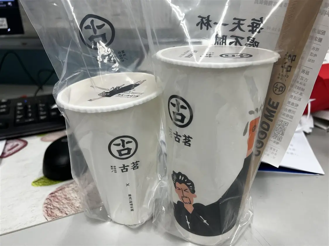 同样的奶茶包装袋，自提免费，咋外卖就要收费呢？  第2张