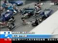 实拍新疆警察与恐怖分子枪战 百姓楼顶扔砖