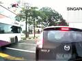 新加坡詭異車(chē)禍  自行車(chē)如幽靈般出現