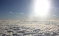飞机上拍到的云层之上的诡异图片，是海市蜃楼？还是真的存在？
