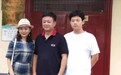 55岁朱军全家福曝光,妻子谭梅气质高贵,17岁儿子又高又帅
