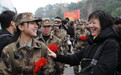 服役期间,如果女兵怀孕该怎么办?我军会根据情况这样安排