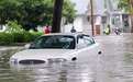 近日暴雨频发,车辆水中熄火、掉水死亡率超高,被困如何逃生?