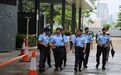 为什么香港警察显得比暴徒弱势？