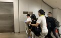 香港市民拍摄施暴过程，被暴徒抢砸手机