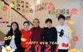 张艺谋全家福照曝光,女儿像妈儿子们像爸,一家五口温馨幸福