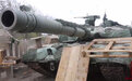 魔改版T90坦克亮相乌克兰战场，身披绿色“塑料布”，可杀敌于无形