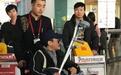 吴京坐轮椅现身机场 团队回应“刚紧急治疗完”