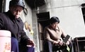 带着公公出嫁的封孝利 用质朴和执拗赢得尊重和爱
