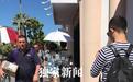 李晨带范冰冰散步,一个细节被网友骂是木头人!