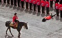 人类千年来武器装备变化,看到最后觉得士兵越来越累了|老照片