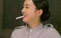 细数女星剧中叼烟姿势,一看就知道谁是老烟枪,赵丽颖有点呆萌