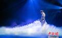 歌手林俊杰出道十五年首度大连开唱 冬奥会冠军周洋现身