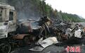 大广高速江西境内一大货车自燃 烧成“废铁”