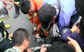 儿童脚卡自行车 消防妙手解困