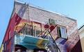 欢喜冤家又相遇,阿根廷下榻酒店外现巨幅C罗画像
