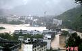 四川强降雨:雨线通天接地 多地洪涝成灾