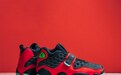 AJ13经典配色:Bred 鞋中绑带=Tinker Hatfield