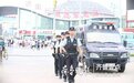 济南武装巡逻民警负重十几公斤巡逻,"盐值"爆表