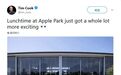 库克：展示Apple Park园区自助餐厅巨大的落地玻璃门