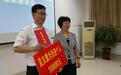 先后两次投入水塘!大学保安勇救两落水姐妹
