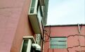 楼下俩饭店,楼上遭了殃 油烟噪声不断,居民有窗不敢开