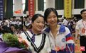 济南多所高中上演“最后一课” 学生把校服当成同学录留念